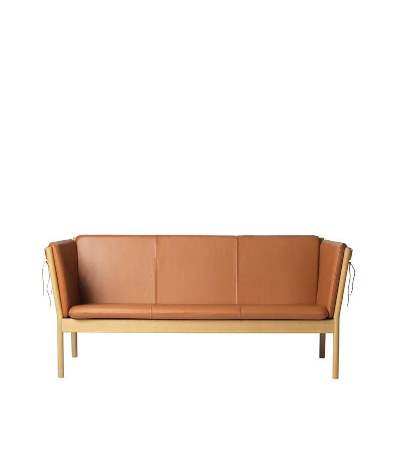 J149 - 3 pers. sofa - Eg - Cognac læder by FDB Møbler – product photo
