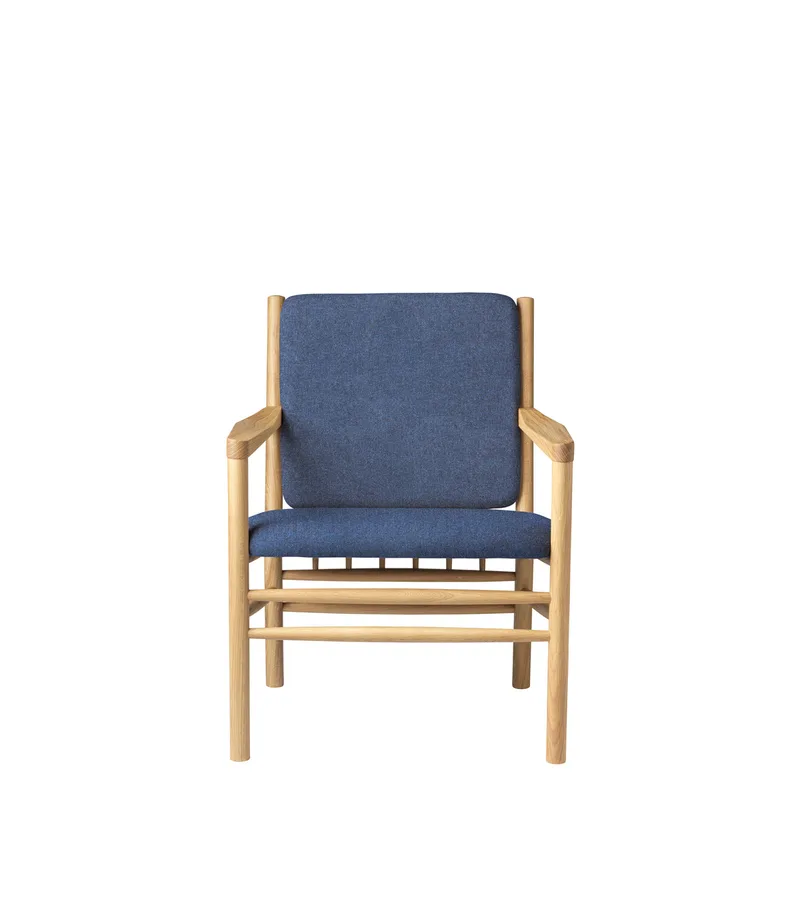 J147 - Lænestol - Eg - Dark Blue (36) by FDB Møbler – product photo
