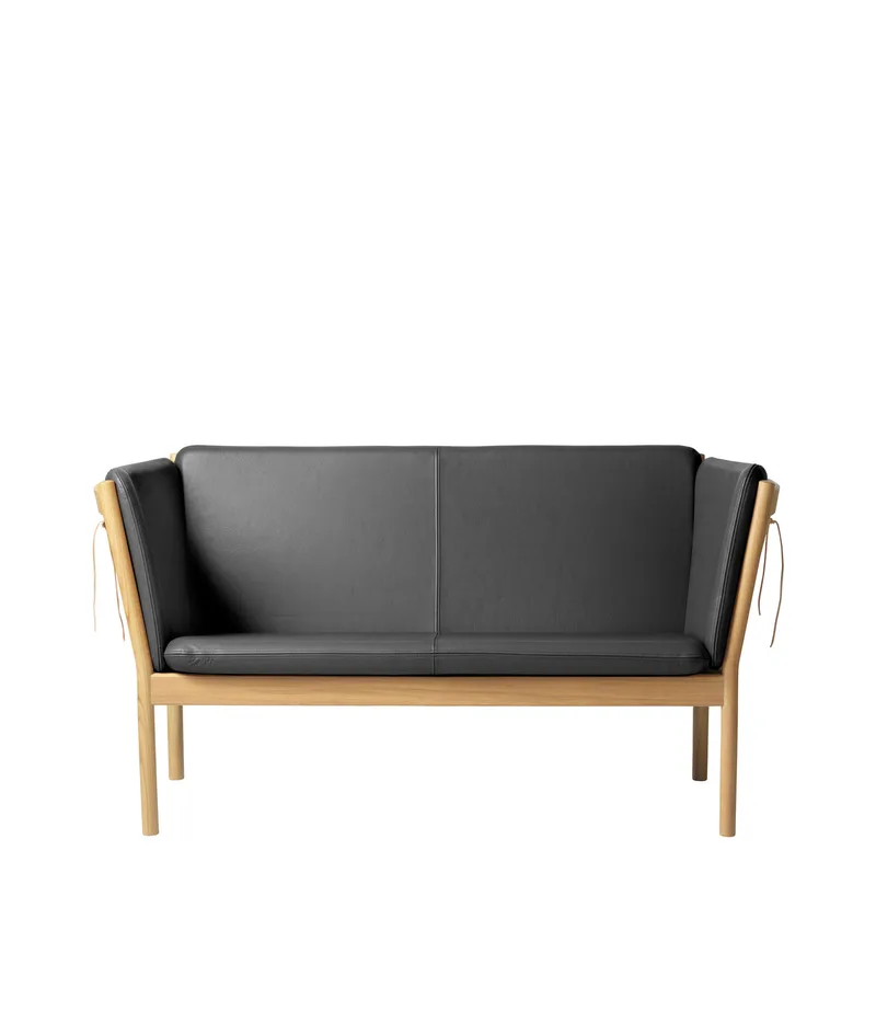 J148 - 2 pers. sofa - Eg - Sort læder von FDB Møbler – Produktfoto