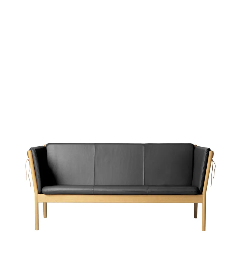 J149 - 3 pers. sofa - Eg - Sort læder by FDB Møbler – product photo