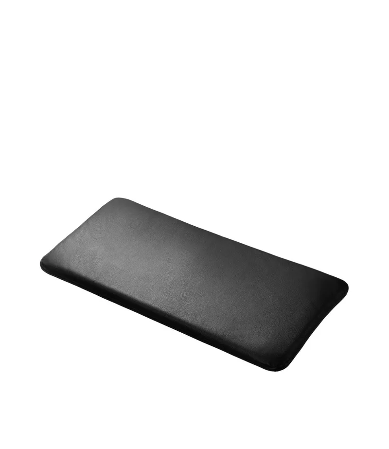 R6 - Lille hynde - Læder - Sort by FDB Møbler – product photo