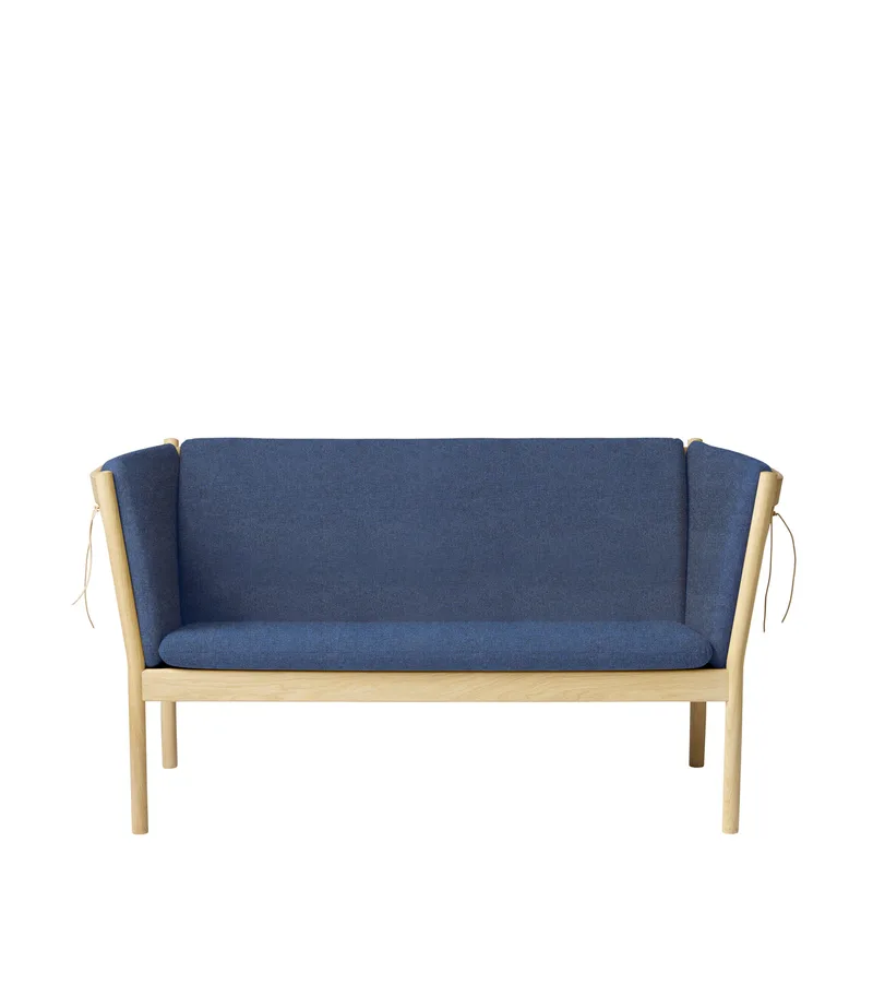 J148 - 2 pers. sofa - Eg - Dark Blue (36) van FDB Møbler – productfoto