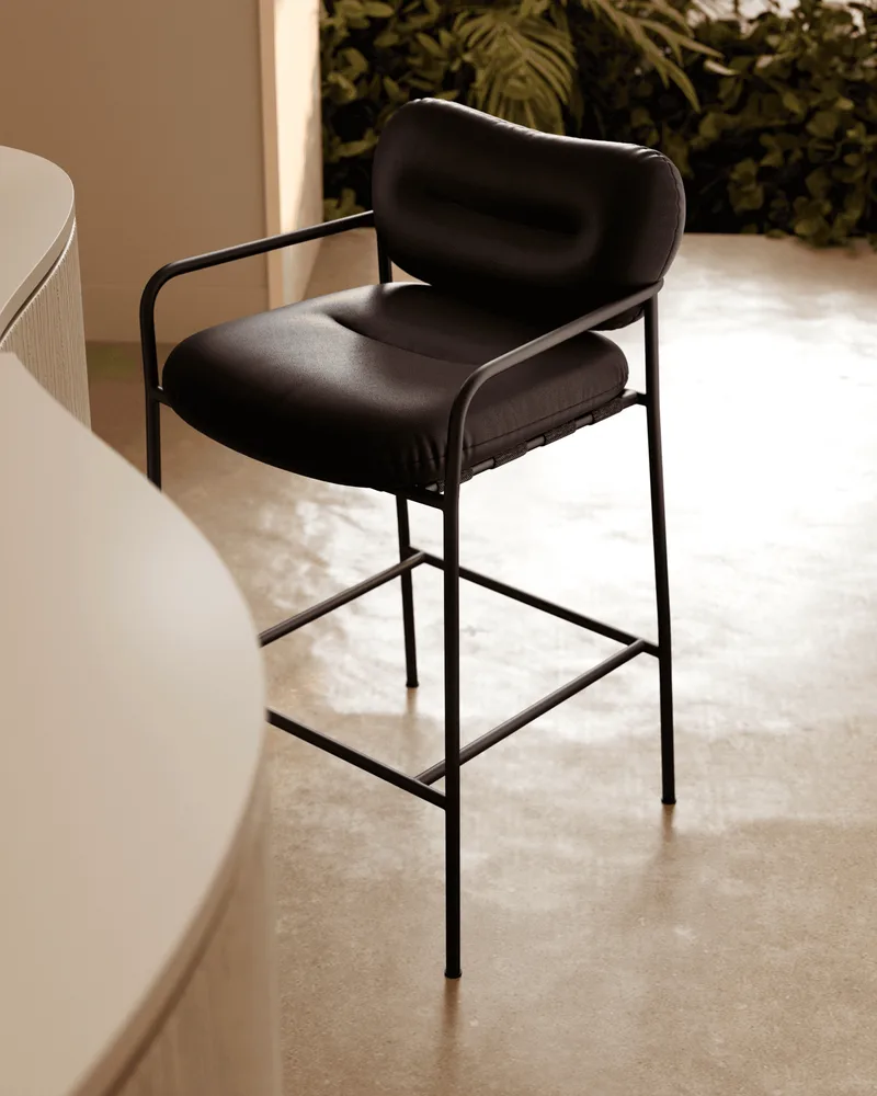 Bollo Counter Stool Bollo de Fogia en Elmosoft 99999/RAL9005, Jet black (RAL 9005), Elmosoft 99999, Elmo Leather, Leather – photo d’ambiance 2 sur 10
