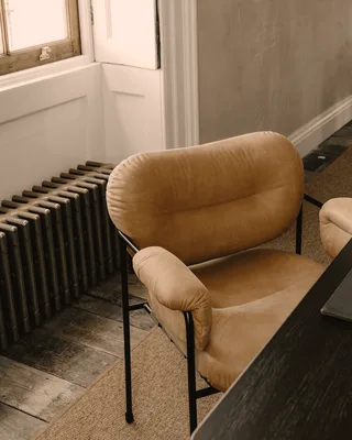 Bollo Dining Chair Bollo by Fogia in Barnum Sand 2/RAL1013, Oyster white (RAL 1013), Barnum Sand 2, Nevotex, Fabric – interior photo 2 of 53