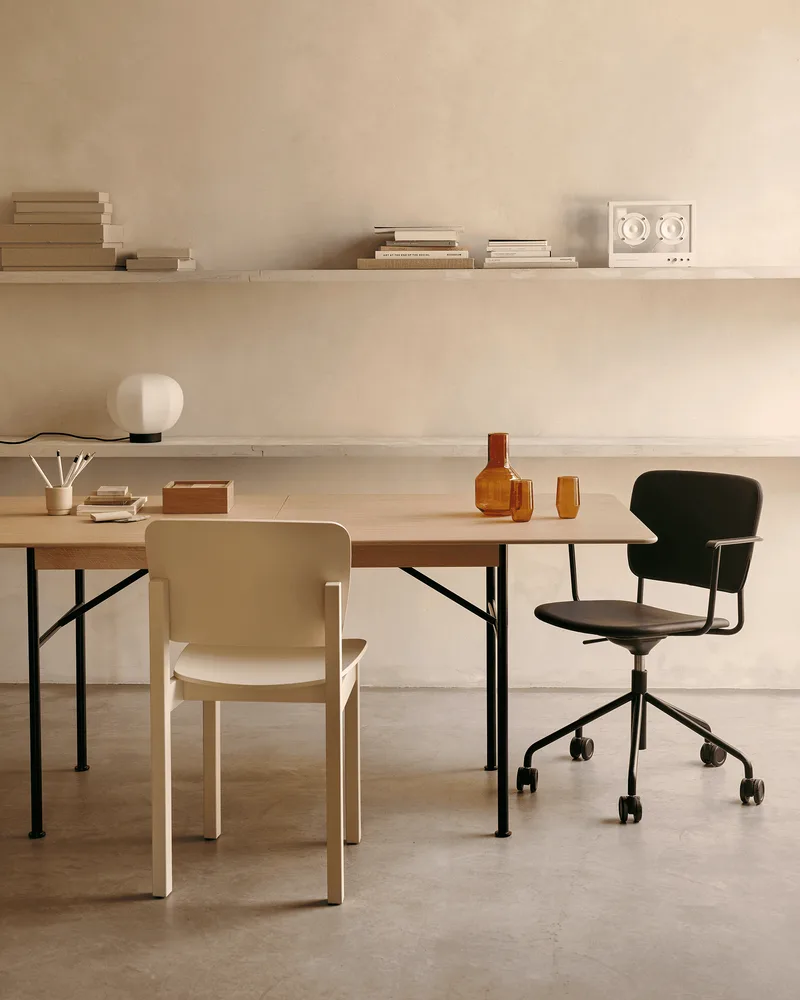 Mono Chair Mono by Fogia in Black oak/RAL9005, Black oak, Jet black (RAL 9005) – interior photo 3 of 12
