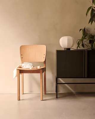 Boss Sideboard 4 Doors, Low Boss van Fogia in RAL9005/Black oak, Black oak, Jet black (RAL 9005) – sfeerfoto 1 van 2