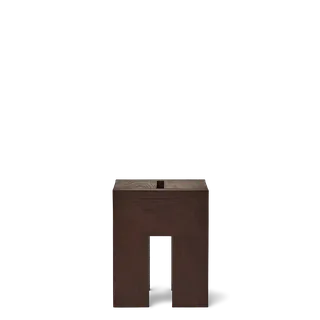 Monolith Side Table de Form & Refine en Dark Brown Ash – photo du produit 4 sur 4