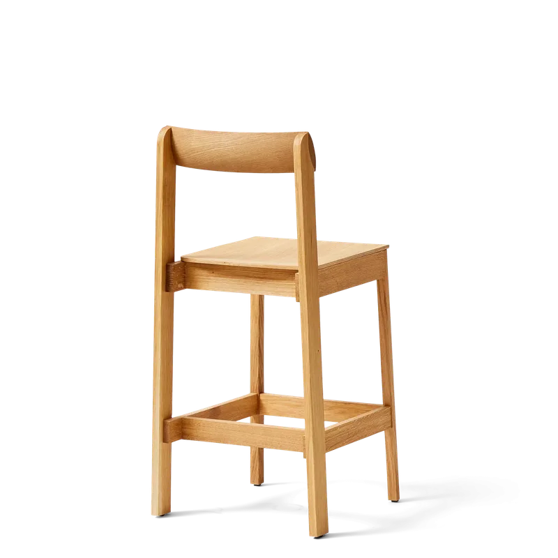 Blueprint Bar Chair 65 van Form & Refine in Oak – productfoto 4 van 5