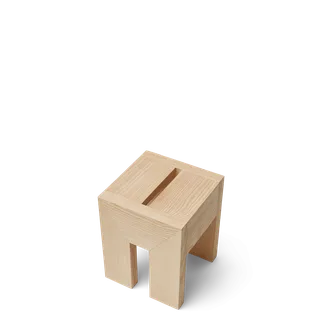 Monolith Side Table de Form & Refine en Ash – photo du produit 4 sur 4