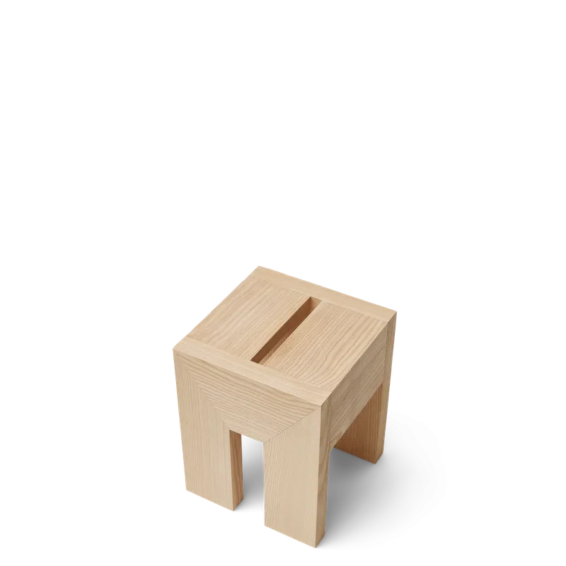 Monolith Side Table de Form & Refine en Ash – photo du produit 4 sur 4