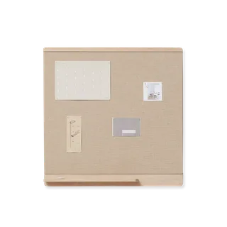 Rim Pinboard 75×75 van Form & Refine in White Oak – productfoto 3 van 3