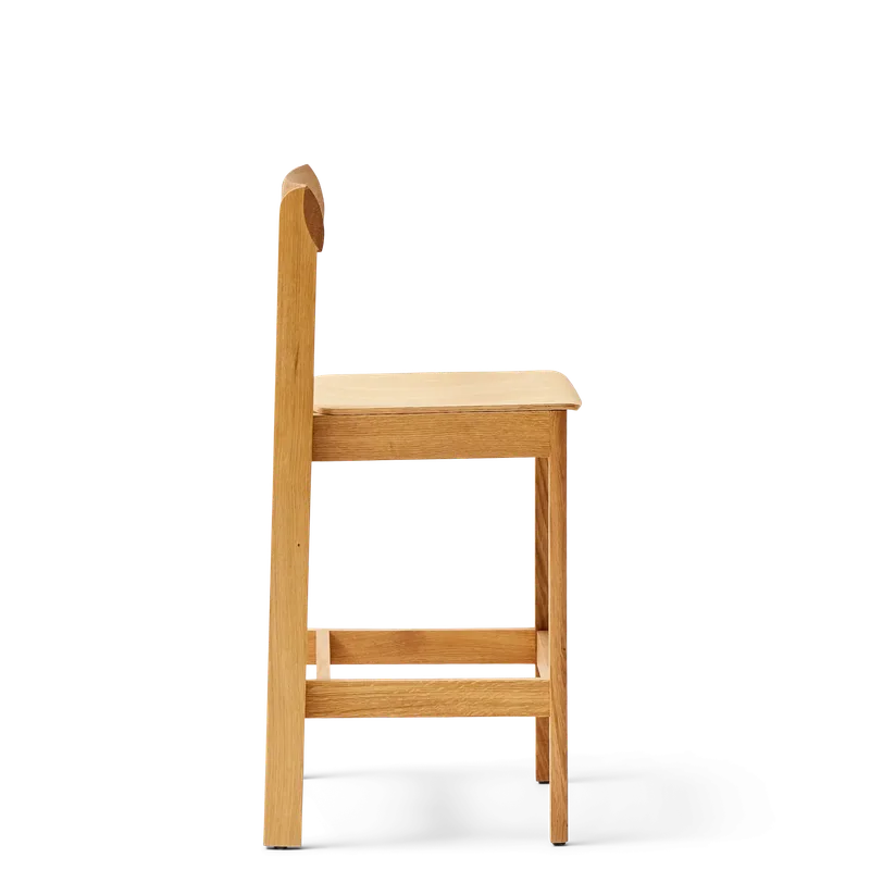 Blueprint Bar Chair 65 van Form & Refine in Oak – productfoto 3 van 5