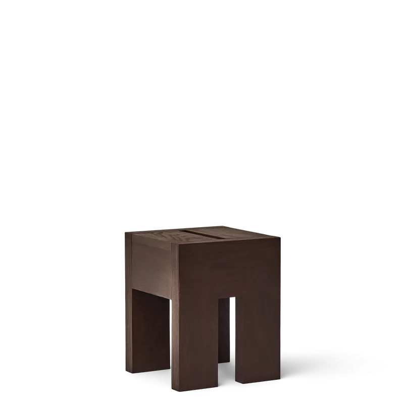 Monolith Side Table de Form & Refine en Dark Brown Ash – photo du produit 1 sur 4