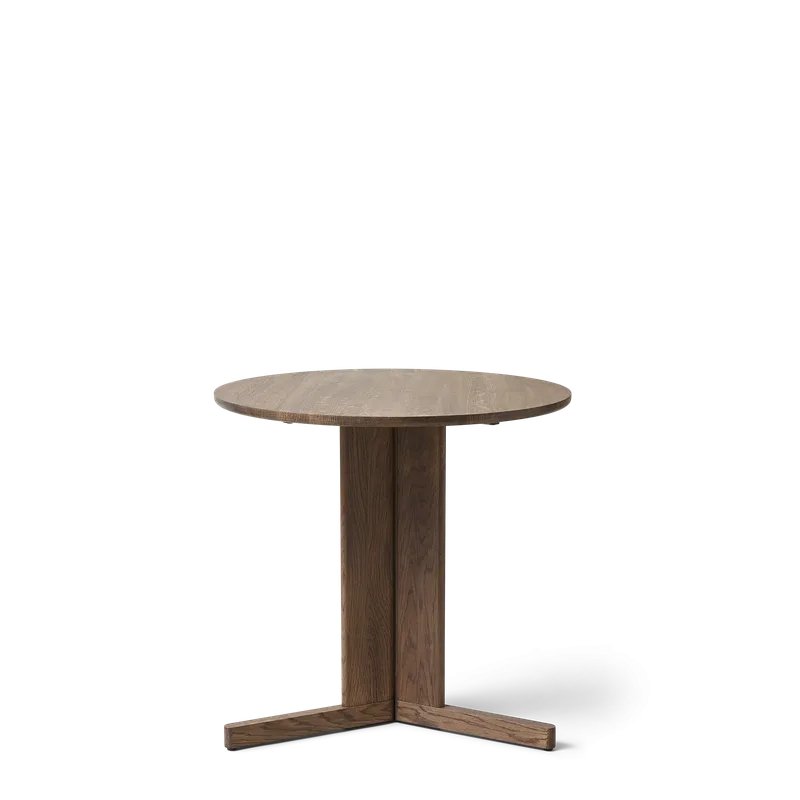 Trefoil Round Table Ø75 3 Legs van Form & Refine in Smoked Oak – productfoto 1 van 3
