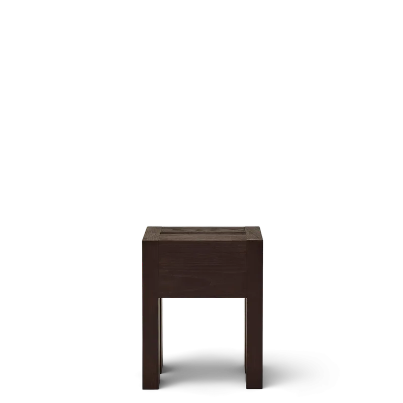 Monolith Side Table de Form & Refine en Dark Brown Ash – photo du produit 2 sur 4