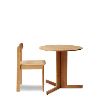 Trefoil Round Table Ø75 3 Legs van Form & Refine in Oak – productfoto 2 van 3