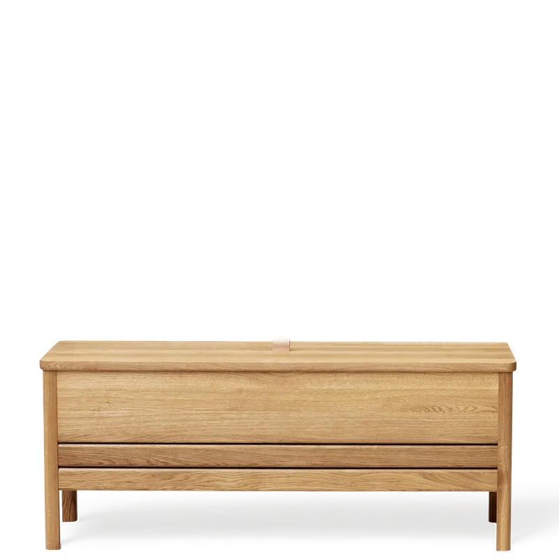 A Line Storage Bench 111 van Form & Refine in Oak – productfoto 4 van 4