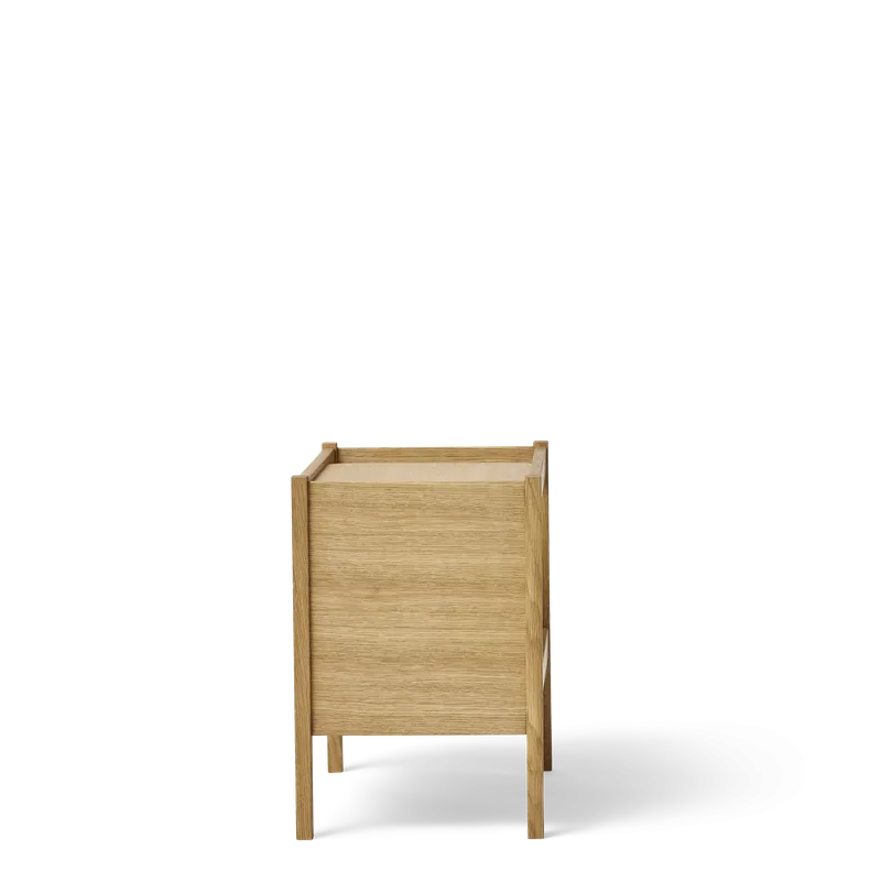 Journal Side Table de Form & Refine en Oak – photo du produit 3 sur 4