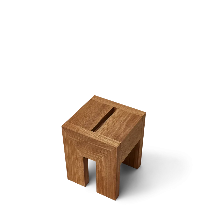 Monolith Side Table de Form & Refine en Oak – photo du produit 4 sur 4