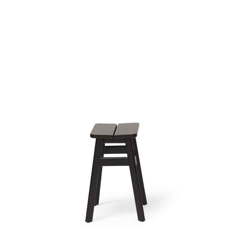 Angle Stool 45 van Form & Refine in Black – productfoto 2 van 3