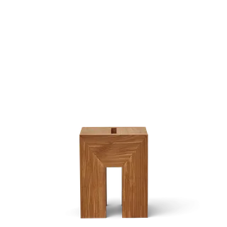 Monolith Side Table de Form & Refine en Oak – photo du produit 1 sur 4