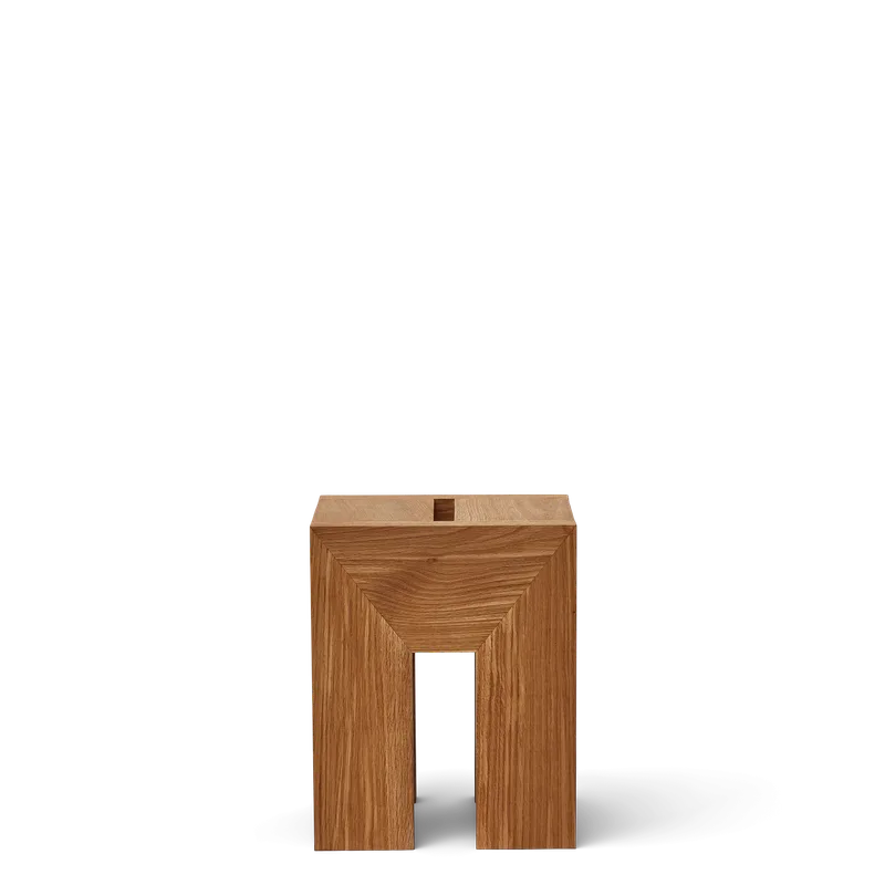 Monolith Side Table de Form & Refine en Oak – photo du produit 1 sur 4