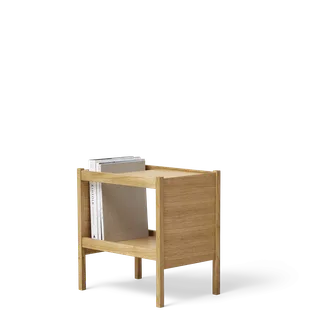 Journal Side Table de Form & Refine en Oak – photo du produit 4 sur 4