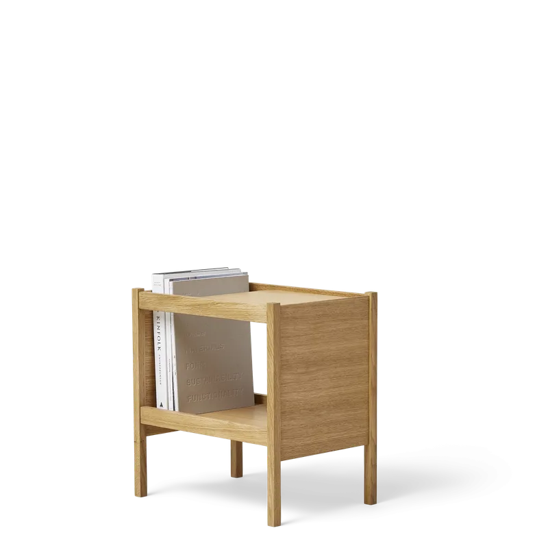 Journal Side Table de Form & Refine en Oak – photo du produit 4 sur 4