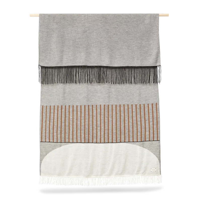 Aymara Blanket van Form & Refine in Pattern Grey – productfoto