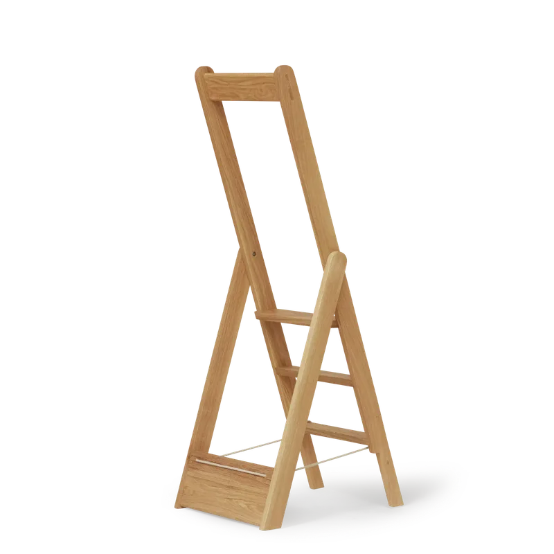 Step by Step Ladder, Oak van Form & Refine – productfoto 2 van 4