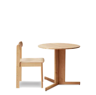 Trefoil Round Table Ø75 3 Legs van Form & Refine in White Oak – productfoto 2 van 3
