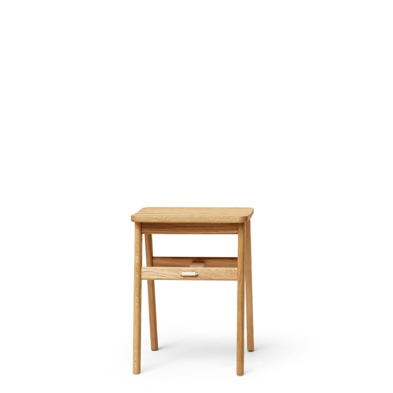 Angle Foldable Stool, Oak van Form & Refine – productfoto 3 van 3