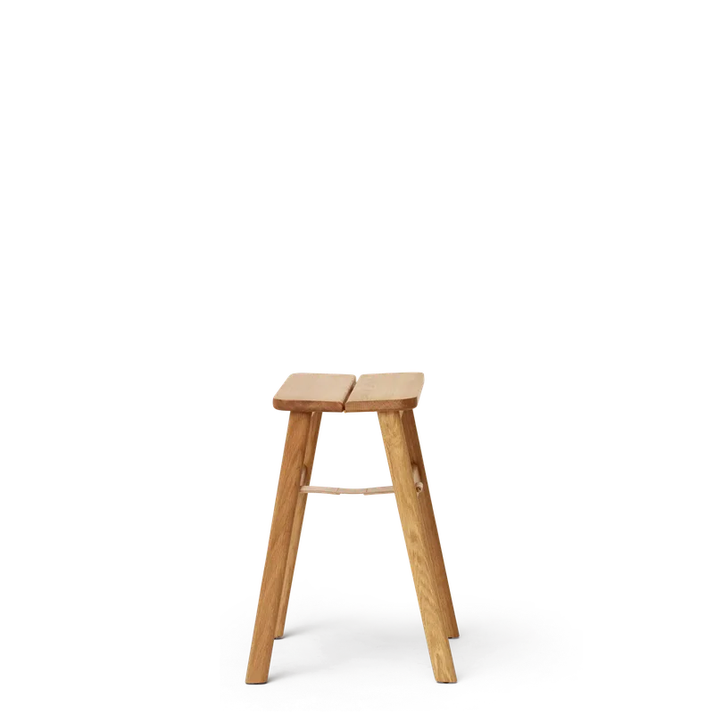 Angle Foldable Stool, Oak van Form & Refine – productfoto 2 van 3