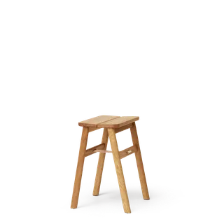 Angle Foldable Stool, Oak van Form & Refine – productfoto 1 van 3