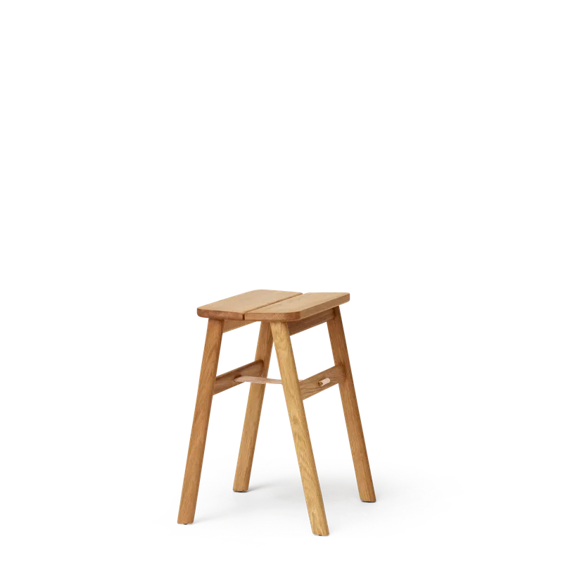 Angle Foldable Stool, Oak van Form & Refine – productfoto 1 van 3