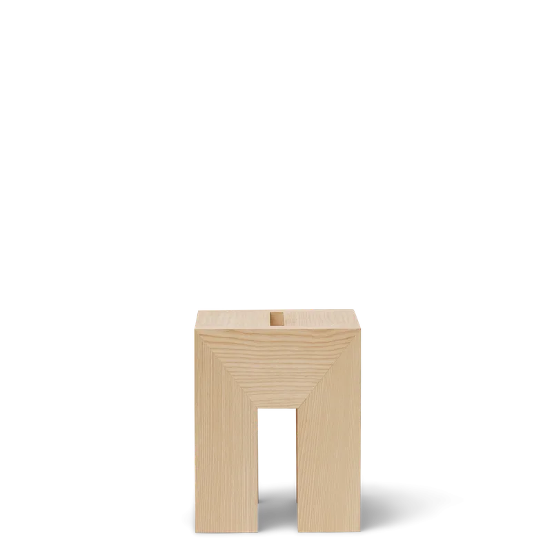 Monolith Side Table de Form & Refine en Ash – photo du produit 1 sur 4