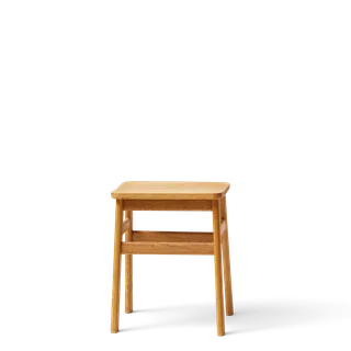 Angle Stool 45 von Form & Refine in Oak – Produktfoto 1 von 3