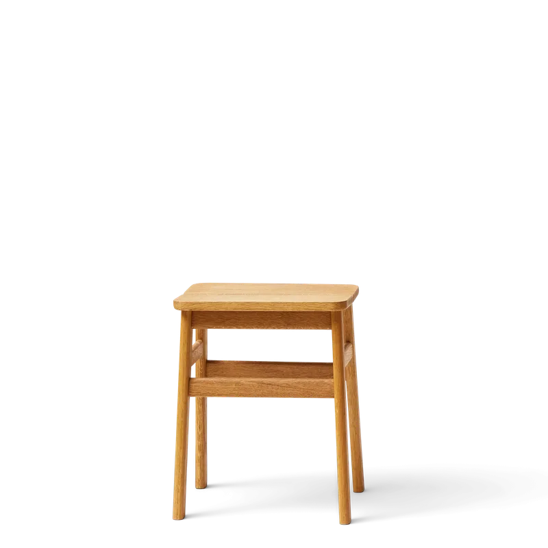 Angle Stool 45 von Form & Refine in Oak – Produktfoto 1 von 3
