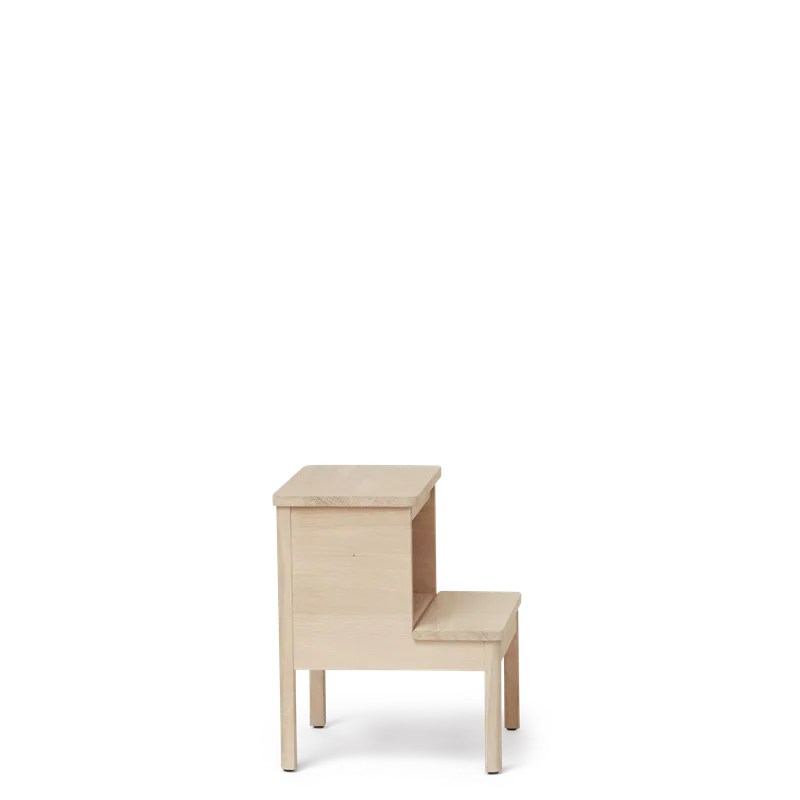 A Line Stepstool van Form & Refine in White Oak – productfoto 2 van 3