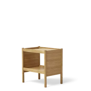 Journal Side Table de Form & Refine en Oak – photo du produit 2 sur 4