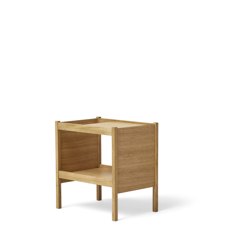 Journal Side Table de Form & Refine en Oak – photo du produit 2 sur 4