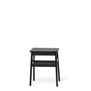 Angle Stool 45 van Form & Refine in Black – productfoto 3 van 3