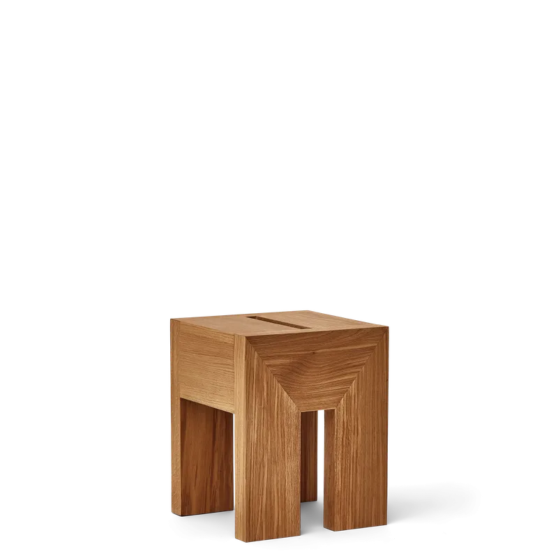 Monolith Side Table de Form & Refine en Oak – photo du produit 2 sur 4