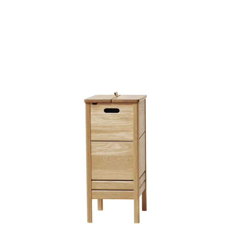 A Line Laundry Box van Form & Refine in Oak – productfoto 2 van 3