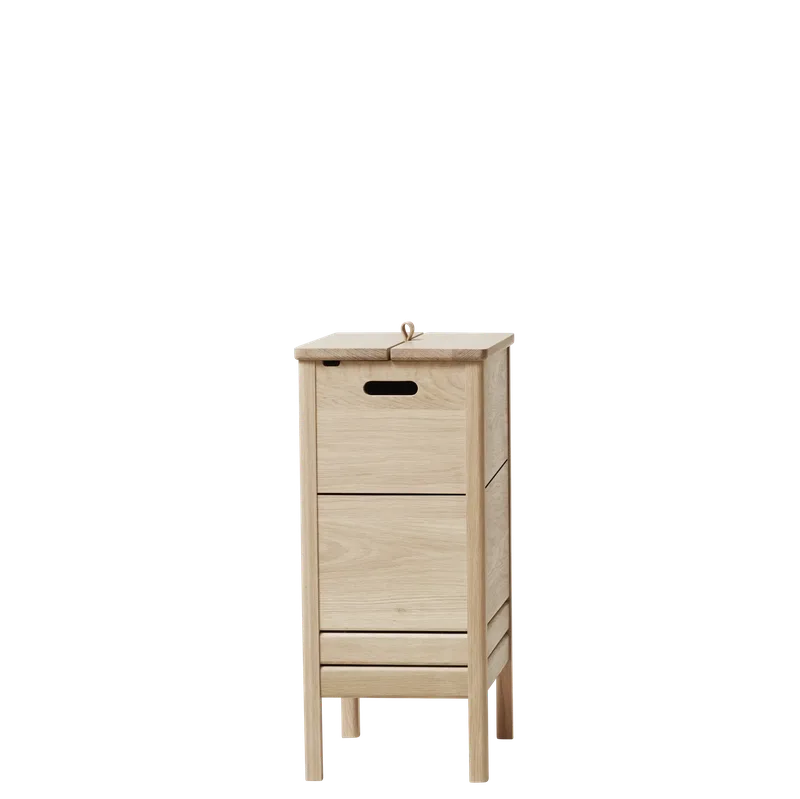 A Line Laundry Box van Form & Refine in White Oak – productfoto 2 van 3