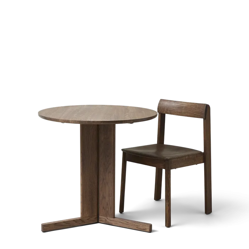 Trefoil Round Table Ø75 3 Legs van Form & Refine in Smoked Oak – productfoto 2 van 3