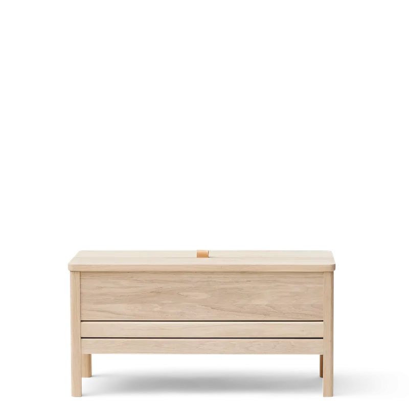 A Line Storage Bench 90 van Form & Refine in White Oak – productfoto 1 van 4
