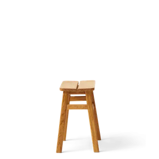 Angle Stool 45 von Form & Refine in Oak – Produktfoto 3 von 3