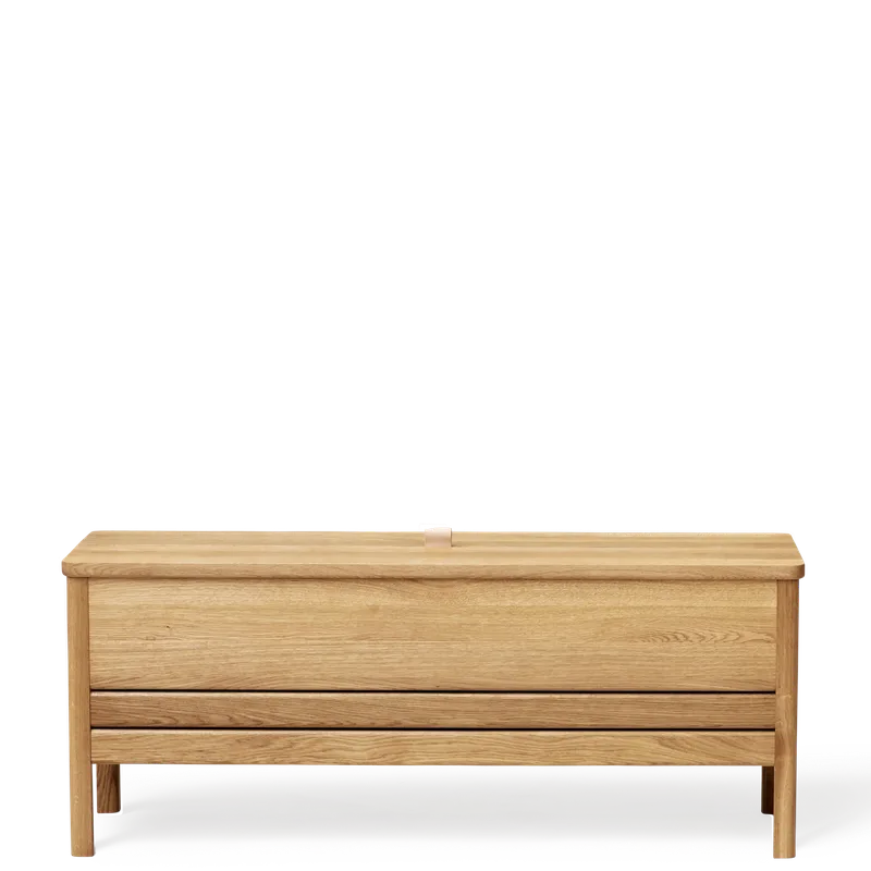 A Line Storage Bench 111 van Form & Refine in Oak – productfoto 1 van 4