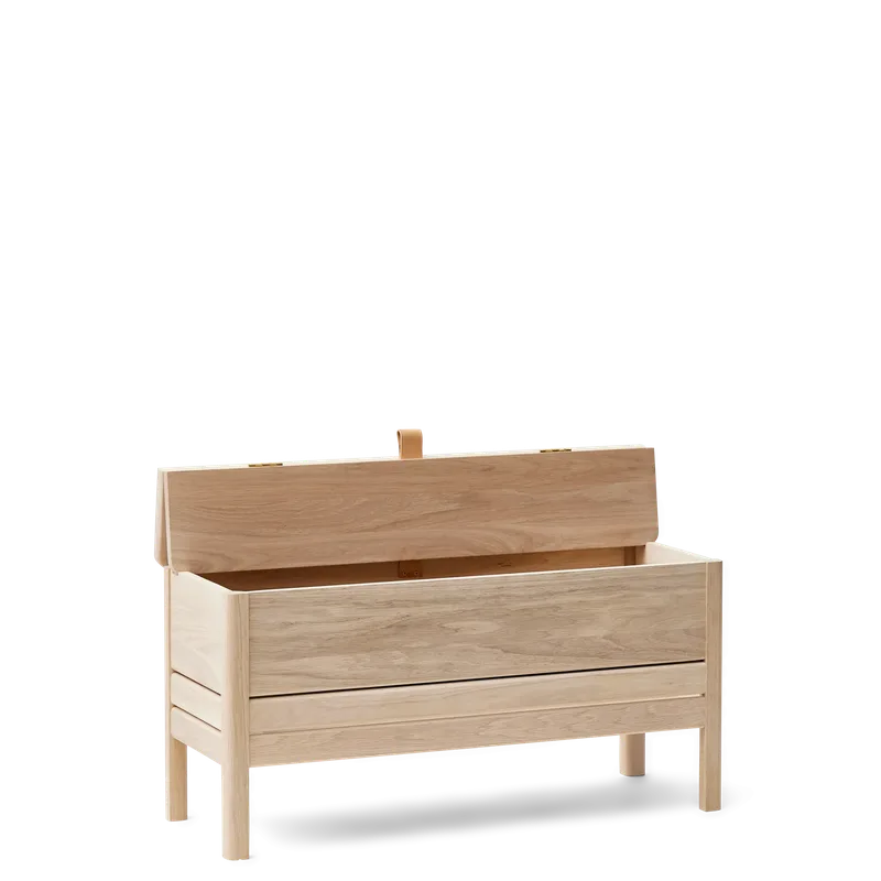 A Line Storage Bench 90 van Form & Refine in White Oak – productfoto 2 van 4